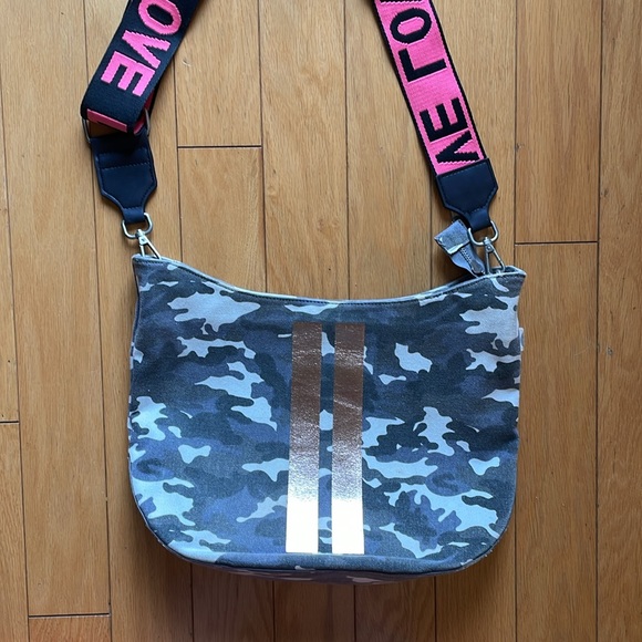 Quilted Koala Camo Purse bag - Picture 3 of 10